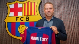 Hansi Flick, entrenador del Barça, quiere cerrar cuanto antes la renovación de Alex Valle para que su cláusula suba.