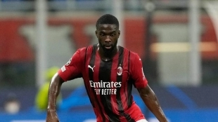 Fikayo Tomori, futbolista del Milan que podría fichar este verano por un equipo de la Premier League