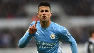 Joao Cancelo, lateral portugués del Manchester City que podría salir del conjunto inglés para recalar en Italia