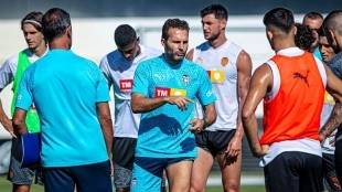 El Valencia rechaza ofertas por Javi Guerra y Giorgi Mamardashvili / Relevo.com