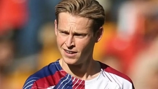 **BOMBSHELL: Barcelona puts Frenkie de Jong up for sale and sets the price**