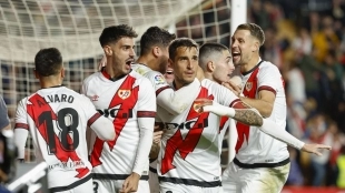 Los jugadores del Rayo Vallecano celebran un gol del equipo