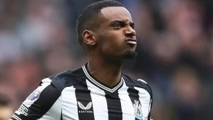 Isak no quiere quedarse en el Newcastle: Un gigante va por su fichaje