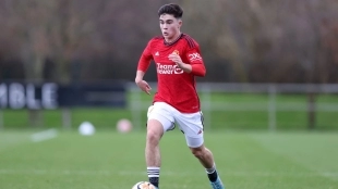 Aston Villa is considering the 17-year-old promising talent from Manchester United | Yahoo Sport UK