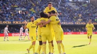 The Villarreal players celebrate a goal