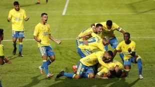 Los jugadores de Las Palmas celebran un gol