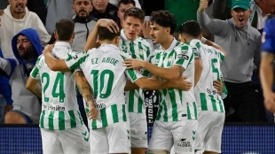 El Betis recupera a Marc Bartra / El Mira