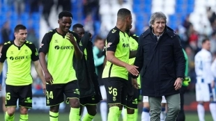 El Betis pacta con Marc Bartra / Relevo