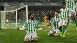 Los jugadores del Real Betis celebran un gol