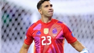 Dibu Martínez wants to sign for Manchester United