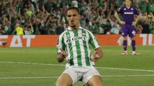 Antony celebrates a goal with Real Betis.