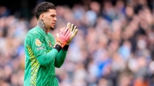 Ederson greeting the Manchester City fans.