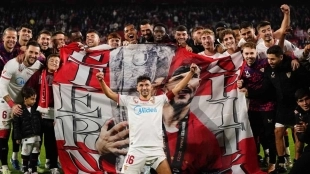 Sevilla players at Jesús Navas' farewell.