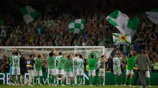 <p>The players of Real Betis celebrate a victory</p>