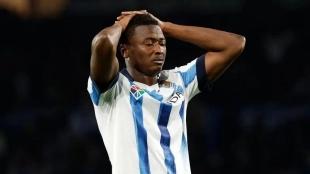 The signing of Umar Sadiq collapses, and he stays at Real Sociedad.
