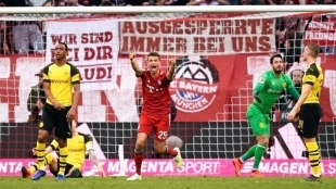 <p>Thomas Müller celebrates a goal by Bayern Munich against Borussia Dortmund</p>