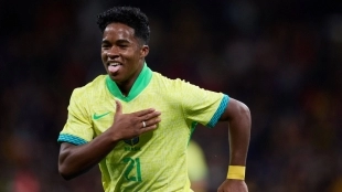 Endrick jugando para la Selección de Brasil
