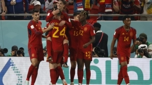 Los jugadores de España celebran un gol