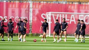 The players of Sevilla during a training session