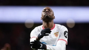 <p>Dodi Lukébakio, Sevilla's player</p>