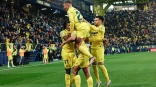Los jugadores del Villarreal celebran un gol
