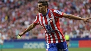 <p>Manchester United and City are fighting over the signing of Nahuel Molina</p>