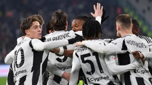 <p>The Juventus players celebrate a goal</p>