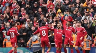 Los jugadores del Liverpool celebran un gol