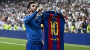 Leo Messi celebra un gol del Barcelona ante el Real Madrid