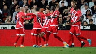 The players of Rayo Vallecano celebrate a goal from the team.
