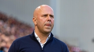 Liverpool en alarma: Slot al borde del despido y 3 candidatos en la mira