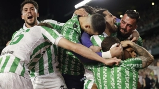 Los jugadores del Real Betis celebran un gol