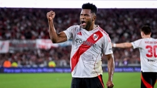 Miguel Borja celebra un gol anotado con River Plate