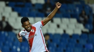 Miguel Borja celebra un gol anotado con River Plate