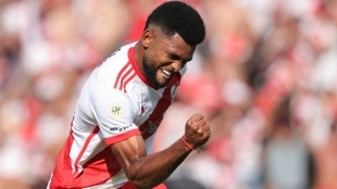 Miguel Borja celebra un gol anotado con River Plate