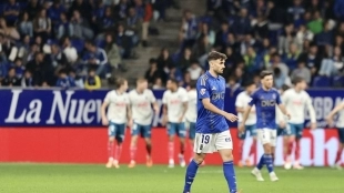 Los jugadores del Real Oviedo tras una derrota