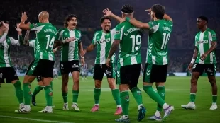 El Como 1907 vuelve a fijarse en el Real Betis para cerrar un nuevo fichaje