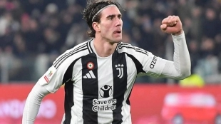 Dusan Vlahovic celebra un gol anotado con la Juventus