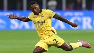 AC Milan puts Pervis Estupiñán up for sale