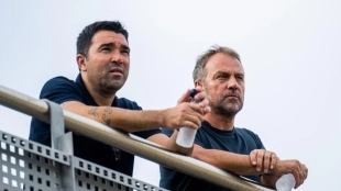 Deco keeps insisting on signing Nathan Aké.