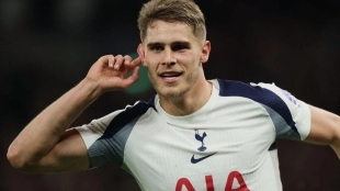 FC Barcelona reactivates its interest in signing Van de Van.