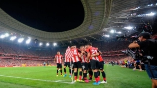 The Athletic Club players celebrate a goal at San Mamés.