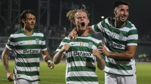 Morten Hjulmand celebra un gol anotado con el Sporting de Portugal