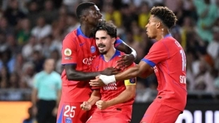 The PSG players celebrate a goal.