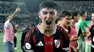 Lautaro Rivero celebrates a victory for River Plate.