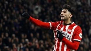 Ricardo Pepi celebra un gol anotado con el PSV Eindhoven