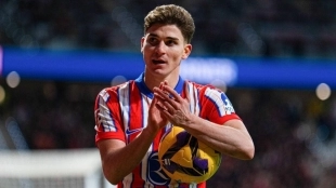 Julián Álvarez during a match with Atlético de Madrid
