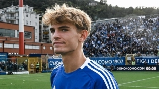 Nico Paz tras un partido en el campo del Como