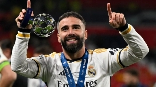 Dani Carvajal celebra una Champions League con el Real Madrid
