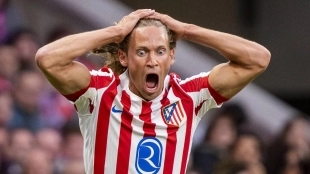 Marcos Llorente laments during a match with Atlético de Madrid